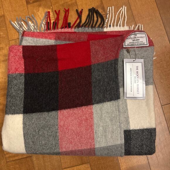 NWT 2010s Irish Lambswool Tartan Cape Scarf Woollen Market Ireland Small - Large - Picture 13 of 16